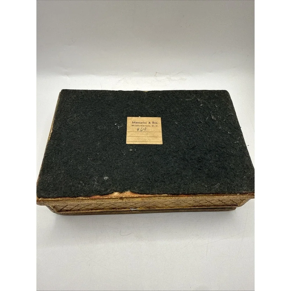Vintage Italian Florentine Jewelry Box Gold Gilt Romantic Scene, Porcelain 6.5